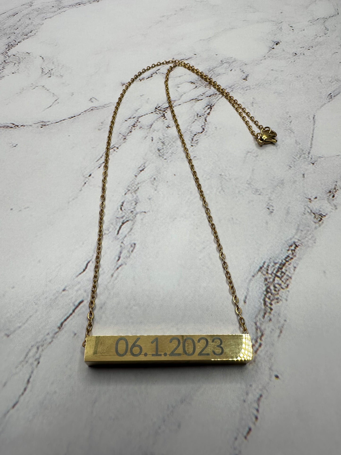 4-Sided Horizontal Bar Necklace (18K Gold Coating)